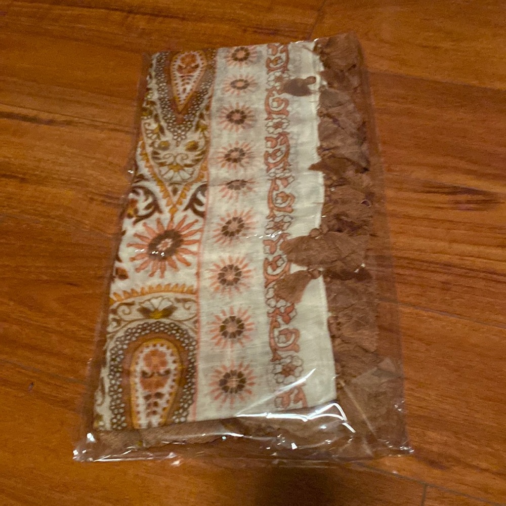 This is a brand new spartina 449 scarf still in original package with tags.